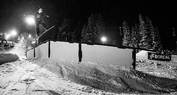 Hero-Shot-of-Alex-Hereford-on-his-way-to-a-2nd-Place-Men's-Snowboard-finish