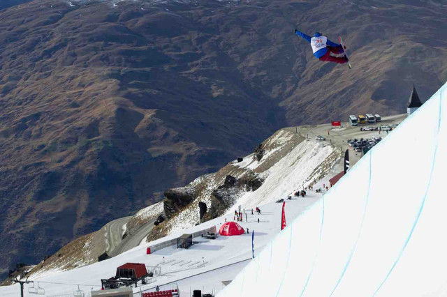 burton-high-fives-cardrona-2014