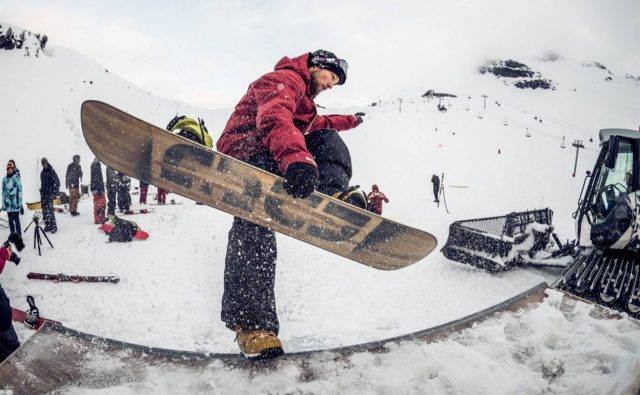 dc-snowboarding-lookbook-2016-3