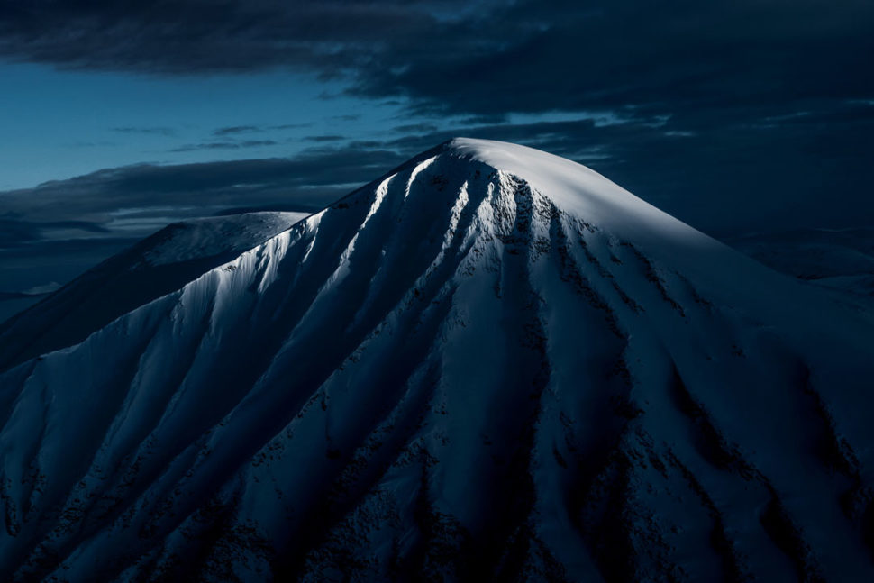 ArcticLights-Mountain-3-featured