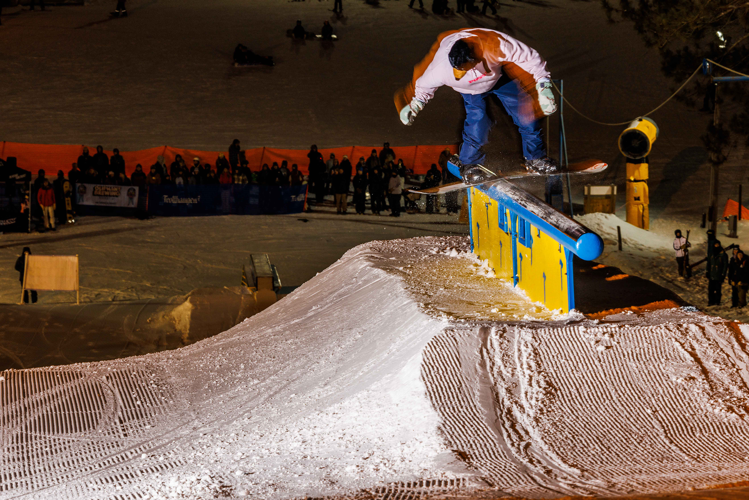 Eli Lamm snowboards at Trollhaugen